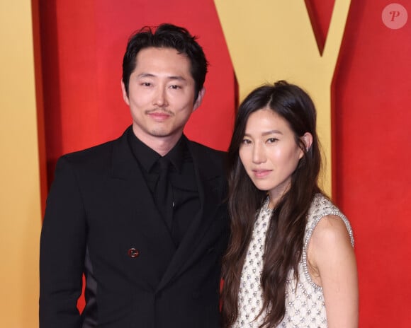 Steven Yeun et Joana Pak à la soirée des Oscars organisée par Vanity Fair