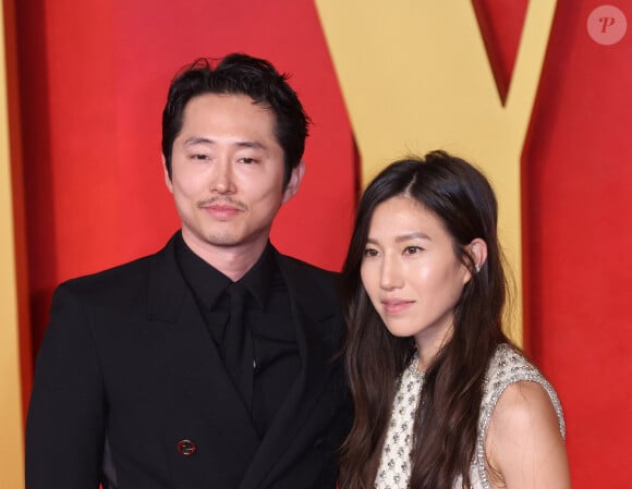 Steven Yeun et Joana Pak à la soirée des Oscars organisée par Vanity Fair