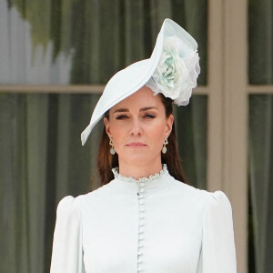 Constater son manque d'authenticité n'a fait que raviver les inquiétudes
Catherine (Kate) Middleton, duchesse de Cambridge, lors d'une Royal Garden Party au Buckingham Palace à Londres, Royaume Uni, le 25 mai 2022. 