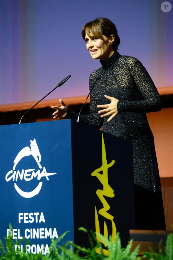 Un film qui a eu un gros écho, notamment à cause du sujet. 
Paola Cortellesi - Cérémonie de clôture du 18ème Rome Film Festival, le 28 octobre 2023. 