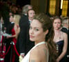 Elle a effectivement copié un look emblématique d'Angelina Jolie.
Angelina Jolie - Cérémonie des Oscars 2004 à Los Angeles.
