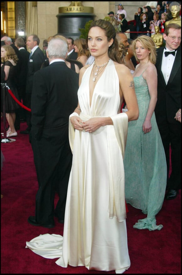 Angelina Jolie - Cérémonie des Oscars 2004 à Los Angeles.