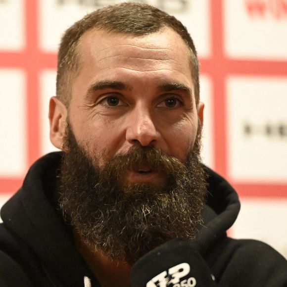 On peut voir Benoît Paire se retirer l'ongle 
 
Benoît Paire à l'Open Sud de France à Montpellier.