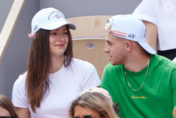 Michou et sa compagne Elsa Bois dans les tribunes lors des Internationaux de France de Tennis de Roland Garros 2023. Paris, le 10 juin 2023. © Jacovides-Moreau / Bestimage