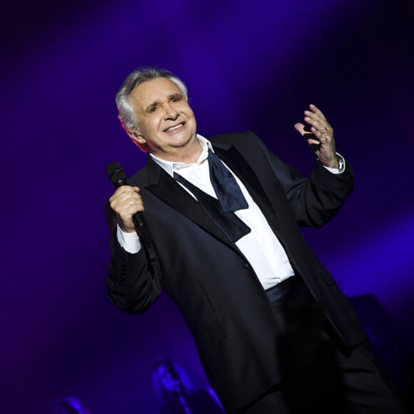 Exclusif - Michel Sardou en concert à la Seine Musicale, jusqu'au 7 janvier 2018 et les 14 et 15 mars, pour sa dernière tournée "La dernière danse" à Boulogne-Billancourt. Le 26 décembre 2017. La tournée se poursuivra en France jusqu'à fin mars 2018, et se terminera avec deux ultimes représentations les 23 et 24 mars à la Seine Musicale © Pierre Perusseau / Bestimage 