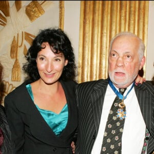 Michel Serrault, sa fille Nathalie, sa feme et sa petite-fille Gwendoline - Michel Serrault reçoit les insignes de commandeur dans l'ordre national du mérité