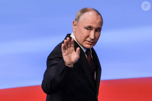 Dont l'un qui appartient à un ami de Vladimir Poutine. 
Vladimir Poutine tient un discours à son bureau de campagne après sa réélection. Moscou, le 17 mars 2024. 