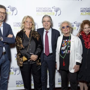 Michel Cymes, Marina Carrère d'Encausse, Professeur Bruno Dubois, neurologue, directeur scientifique Fondation Recherche Alzheimer, Véronique de Villèle, Agathe Natanson, Docteur Olivier de Ladoucette au photocall du concert du gala des 20 ans de la fondation Recherche Alzheimer "2 générations chantent pour la 3ème" à l'Olympia à Paris le 18 mars 2024. © Cyril Moreau / Bestimage 