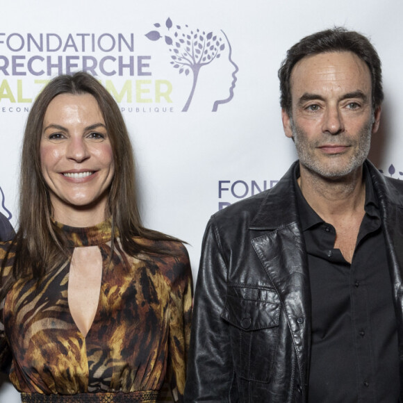 Guest, Anthony Delon, Véronique de Villèle au photocall du concert du gala des 20 ans de la fondation Recherche Alzheimer "2 générations chantent pour la 3ème" à l'Olympia à Paris le 18 mars 2024. © Cyril Moreau / Bestimage 