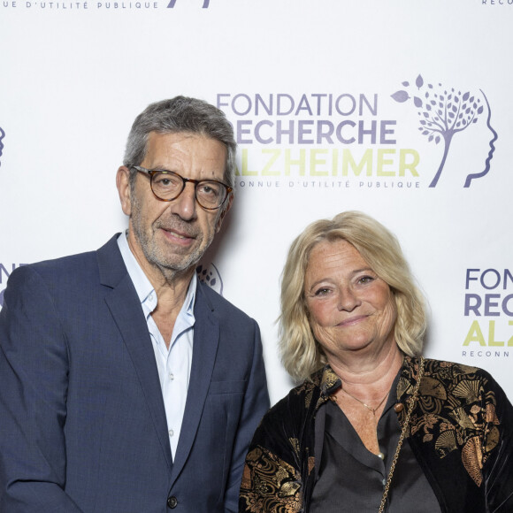 Michel Cymes et Marina Carrère d'Encausse étaient eux aussi présents
Michel Cymes, Marina Carrère d'Encausse au photocall du concert du gala des 20 ans de la fondation Recherche Alzheimer "2 générations chantent pour la 3ème" à l'Olympia à Paris le 18 mars 2024. © Cyril Moreau / Bestimage 