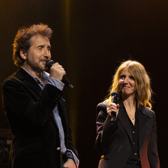 Sandrine Kiberlain, Edouard Baer au concert du gala des 20 ans de la fondation Recherche Alzheimer "2 générations chantent pour la 3ème" à l'Olympia à Paris le 18 mars 2024. © Cyril Moreau / Bestimage 