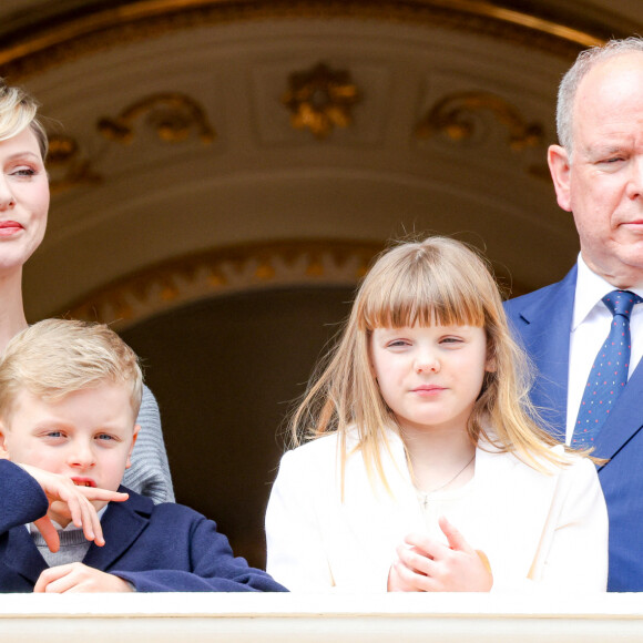 Le prince Albert II de Monaco, la princesse Charlène de Monaco et leurs enfants, le prince Jacques de Monaco, marquis des Baux, et la princesse Gabriella de Monaco, comtesse de Carladès - Le prince de Monaco fête son anniversaire (66 ans) en famille sur la Place du Palais princier de Monaco, le 14 mars 2024. © Claudia Albuquerque/Bestimage