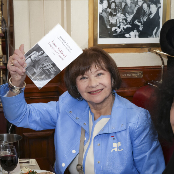 "À mon retour à Paris, j'ai rêvé de cette maison et quelque chose a grandi en moi. Je me suis dit : 'Je ne veux pas que quelqu'un d'autre ait cette maison'."
Macha Meril - Remise du Prix Vins et Livres aux Deux Magots à Paris, France, le 11 mars 2024.