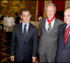 Frédéric Mitterrand avait reçu le poste de ministre de la Culture sous la présidence de Nicolas Sarkozy.
Clint Eastwood reçoit les insignes de commandeur de la Légion d'honneur à l'Élysée. 