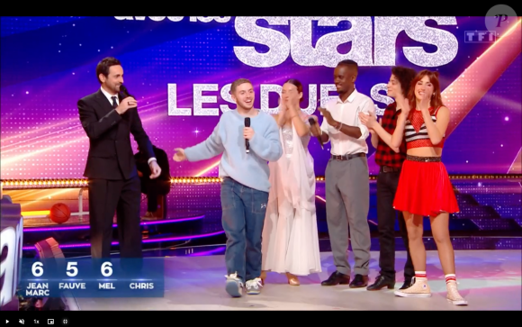Mais alors, qu'est-ce que ça change pour les candidats ? 
Une danseuse comparée à un trophée dans "DALS", TF1.