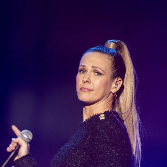 Exclusif - Lorie (Laure Pester) - Enregistrement de l'émission "Tout le monde chante contre le cancer" au Cirque Phénix à Paris, présentée par J.Anthony et E.Gossuin et diffusée le 4 janvier sur W9 © C.Clovis-P.Perusseau / Bestimage