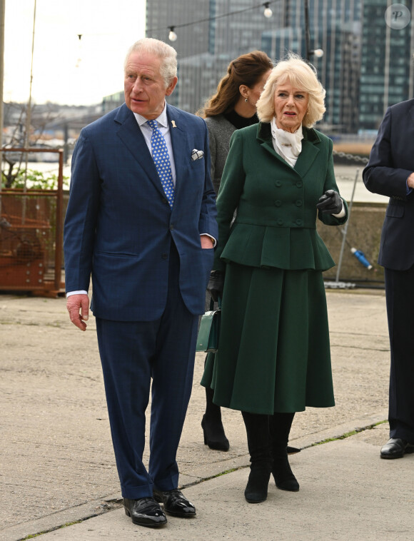 Kate Middleton et le roi Charles III devraient garder le secret afin de respecter leur vie privée.
Le prince Charles et Camilla Parker Bowles, duchesse de Cornouailles, à leur arrivée à la Fondation "Trinity Buoy Wharf" à Londres, le 3 février 2022