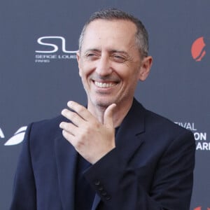 Gad Elmaleh sur le tapis rouge du photocall de la cérémonie d'ouverture du 62ème Festival de Télévision de Monte-Carlo, à Monaco. © Denis Guignebourg/BestImage