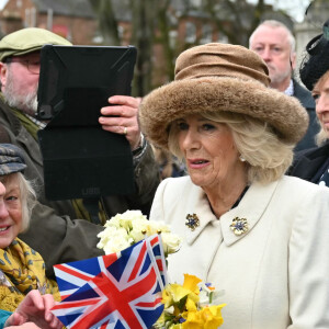 En tout cas, Camilla Parker-Bowles s'est chargée de récupérer tous les petits mots et a assuré que Kate Middleton était très touchée. 
Camilla Parker Bowles, reine consort d'Angleterre, assiste au service Royal Maundy à la cathédrale de Worcester, le 28 mars 2024. 