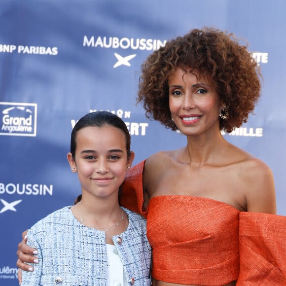 Sonia Rolland et sa fille Kahina qui joue aussi sa fille dans son film "Un destin inattendu" - Arrivées sur le tapis bleu de la 16ème édition du festival du film francophone de Angoulême le 24 août 2023. © Coadic Guirec / Bestimage  Arriving on the blue carpet of the 16th Angoulême Francophone Film Festival on 24 August 2023. 