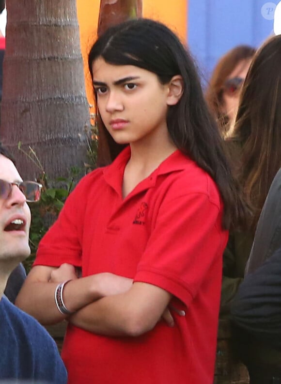 Exclusif - Blanket Jackson (le fils de Michael Jackson) se promène avec des amis sur la jetée de Santa Monica à Santa Monica, le 26 mai 2016.