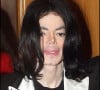 C'est un évènement qui se fête en famille, assurément !
Michael Jackson entouré par ses groupies alors qu'il quitte un centre de dermatologie à Beverly Hills.