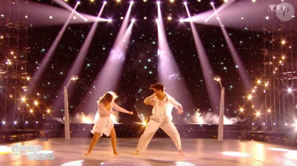 Ines Reg s'illustrant dans "Danse avec les stars" aux côtés de Christophe Licata ce vendredi 29 mars 2024.
(Capture TF1 - Danse avec les stars).