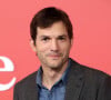Et pour cause, les deux artistes sont amis de longue date.
Ashton Kutcher au photocall de la première mondiale du film Netflix "Your Place or Mine" à Los Angeles le 2 février 2023.