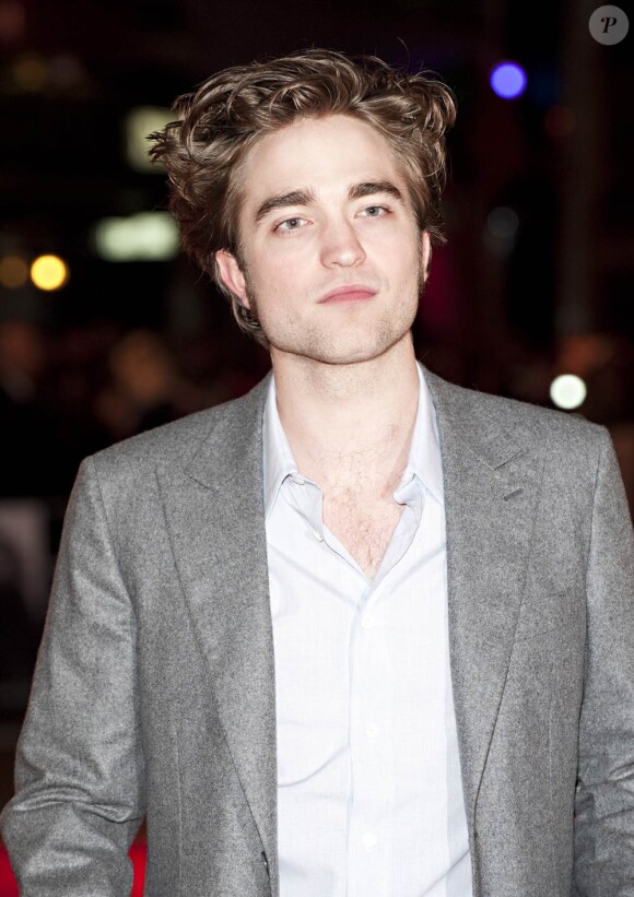 Robert Pattinson, à l'occasion de l'avant-première anglaise de Remember Me, qui s'est tenue à l'Odeon Cinema de Leicester Square, à Londres, le 17 mars 2010.