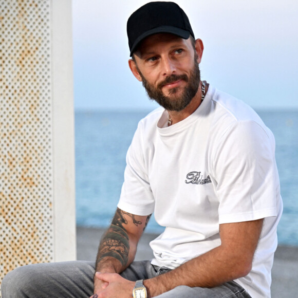 Nicolas Duvauchelle sur la Promenade des Anglais à Nice, le 5 octobre 2023, durant la quatrième journée de la 5eme édition du festival Cinéroman pour le film "Les rois de la piste" réalisé par Thierry Klifa. . © Bruno Bebert/Bestimage