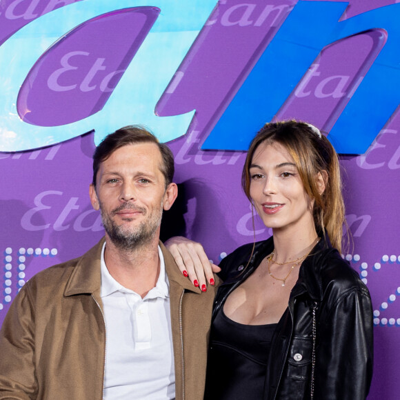 A tel point qu'après leur mariage, ils pourraient bien partir vivre en Bretagne. 
Nicolas Duvauchelle et sa fiancée Chloé Roy - Photocall lors du défilé Etam Live Show 2022 dans les jardins des Archives Nationales lors de la fashion week printemps/été 2023 le 27 septembre 2022. © Agence Bestimage 