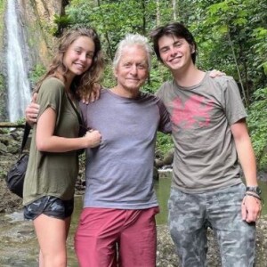Michael Douglas et ses deux enfants, Carys et Dylan, en vacances en République Dominicaine. Février 2022.