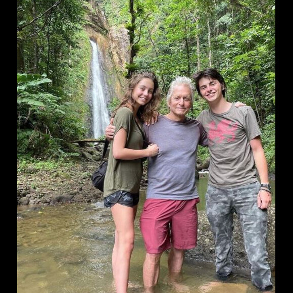 Michael Douglas et ses deux enfants, Carys et Dylan, en vacances en République Dominicaine. Février 2022.