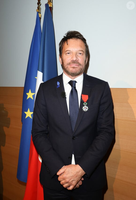 Samuel Le Bihan a été fait chevalier de la Légion d'honneur mardi.
Samuel Le Bihan décoré de la légion d'honneur à Paris. © Coadic Guirec / Bestimage