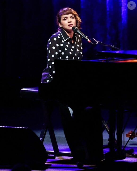 La musique, voilà des années qu'elle en vit, qu'elle en vibre...
Norah Jones en concert au Greek Theatre à Los Angeles, le 29 juin 2022.