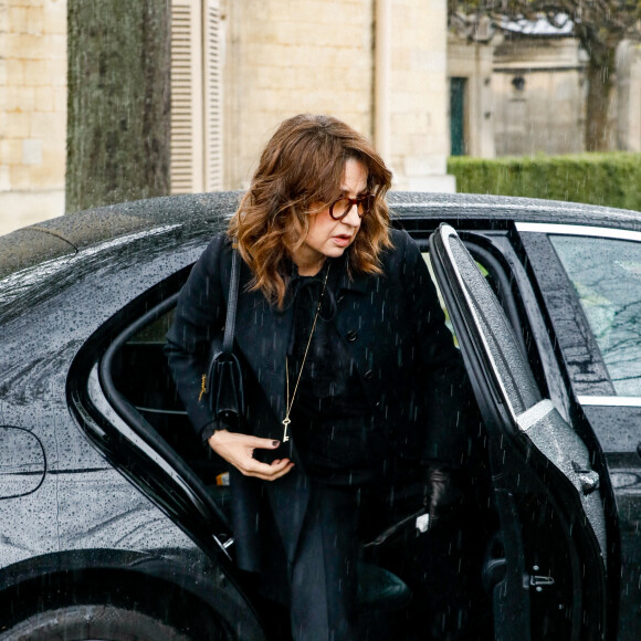 Valérie Lemercier - Arrivées aux obsèques de l'avocat Hervé Temime au cimetière du Montparnasse à Paris, France, le 14 avril 2023. © Clovis-Jacovides/Bestimage 