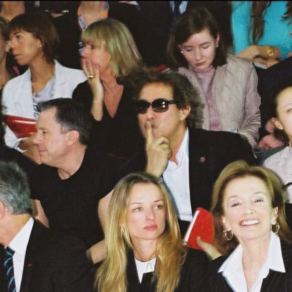 Elodie Bouchez et Thomas Bangalter sont les propriétaires d'un domaine incroyable situé sur le chemin du littoral de la presqu'île de Giens à Hyères.
Catherine Deneuve, Bernard Arnault, Delphine Arnault, Lee Radziwill, Thomas Bangalter et Elodie Bouchez - Défilé Louis Vuitton.