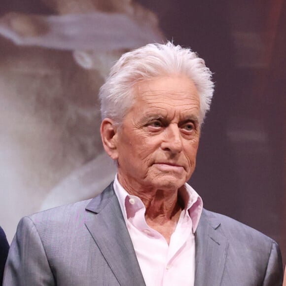 Assaad Bouab, Michael Douglas, Ludivine Sagnier (casting de la série "Franklin") - Cérémonie de clôture de la saison 7 du festival "Canneseries" à Cannes, avant la projection de la série "Franklin". Le 10 avril 2024 © Denis Guignebourg / Bestimage 