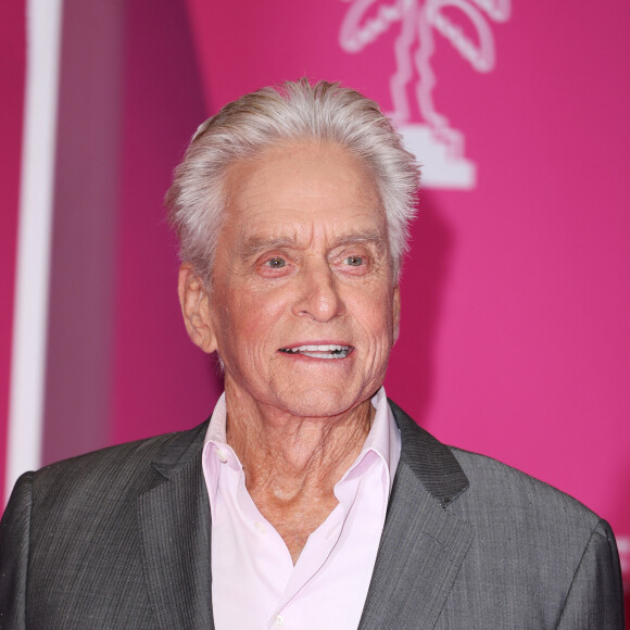 Michael Douglas - Photocall de la cérémonie de clôture de la saison 7 du festival "Canneseries" à Cannes, avant la projection de la série "Franklin". Le 10 avril 2024 © Denis Guignebourg / Bestimage 