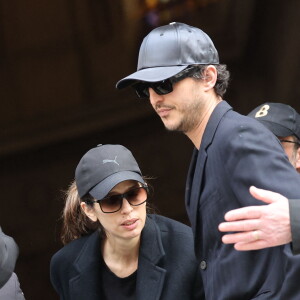 Maïwenn et Luka, collaborateur de Jean-Yves Le Fur - Obsèques de Jean-Yves Le Fur en l'église Saint-Roch à Paris, le 6 avril 2024. © Jacovides / Moreau / Bestimage 