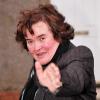 Susan Boyle dans les rues de son village, Blackburn, le 17 mars 2010 !