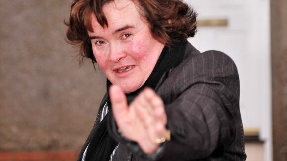 Susan Boyle vous fait visiter son quartier... Ca vaut le coup de prendre l'avion ? Pas sûr !