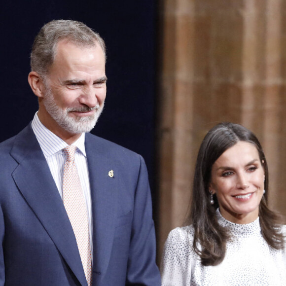 Le roi Felipe VI, la reine Letizia, la princesse Leonor et L'infante Sofia d'Espagne reçoivent les lauréats du 30ème Prix Princesse des Asturies à l'hôtel Reconquista à Oviedo, Espagne, le 28 octobre 2022. 