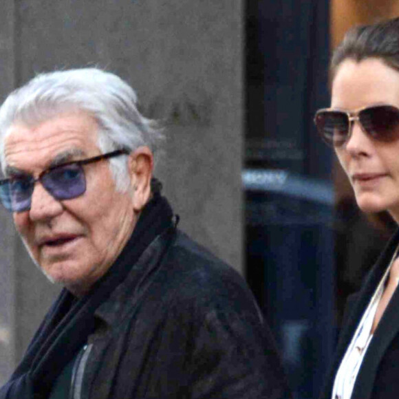 Le designer Roberto Cavalli et sa petite amie Lina Nilson sont vus en train de faire du shopping à Milan, en Italie, le 4 juin 2013. Cavalli et sa femme Eva Duringer sont officiellement divorcés. Photo par Claudio Mangiarotti/Olycom/ABACAPRESS.COM