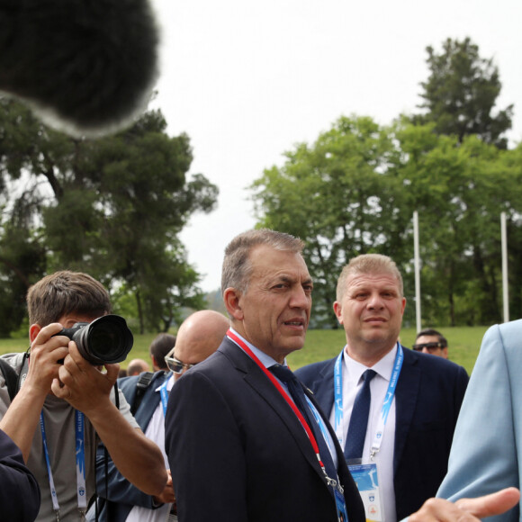 Nikos Aliagas - Cérémonie d'allumage de la flamme Olympique pour les Jeux Olympiques de Paris 2024 sur le site antique d'Olympie, le 16 avril 2024. L'animateur franco-grec N.Aliagas, maître de cérémonie, était entouré de T.Estanguet, président de Paris 2024, A.Oudéa-Castera, ministre des Sports, et T.Bach, président du Comité international olympique. Le grec S.Ntoúskos, champion olympique d'aviron à Tokyo en 2021, est le premier relayeur de la flamme avant la championne française de natation, L.Manaudou. A 101 jours du début des Jeux Olympiques, la flamme parcourra plusieurs étapes avant d'arriver à Paris. © Intime / Panoramic / Bestimage