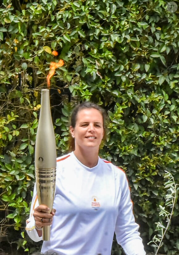 L’ancienne nageuse, Laure Manaudou est la première relayeuse française de la flamme olympique peu de temps après la cérémonie d'allumage sur le site antique d'Olympie, Grèce, le 16 avril 2024. © Intime/Panoramic/Bestimage 