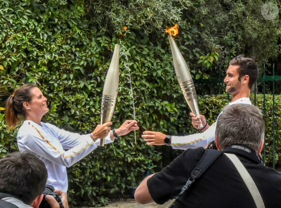 L’ancienne nageuse, Laure Manaudou est la première relayeuse française de la flamme olympique peu de temps après la cérémonie d'allumage sur le site antique d'Olympie, Grèce, le 16 avril 2024. © Intime/Panoramic/Bestimage 