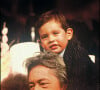 Ils ne participent jamais aux réunions de famille, comme le révèle Paris Match.
Serge Gainsbourg avec son fils Lulu (Lucien) en 1988.
