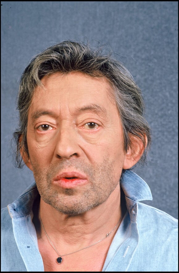 Natacha et Paul ont fait le choix de s'éloigner de leur belle-famille.
Serge Gainsbourg dans les coulisses de l'émission "Farandole 15". Le 18 janvier 1988.