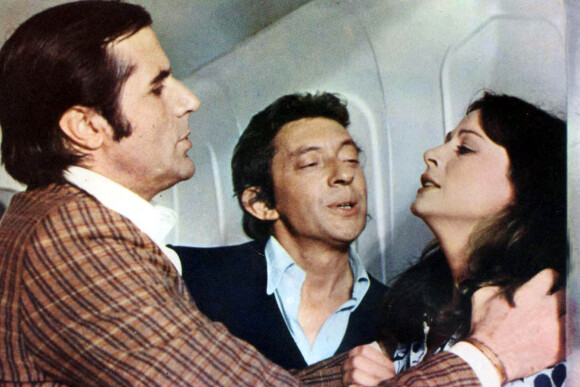 Carlo Giuffre, Serge Gainsbourg et Emma Cohen sur le tournage du film "Trop jolies pour être honnêtes", 1972.